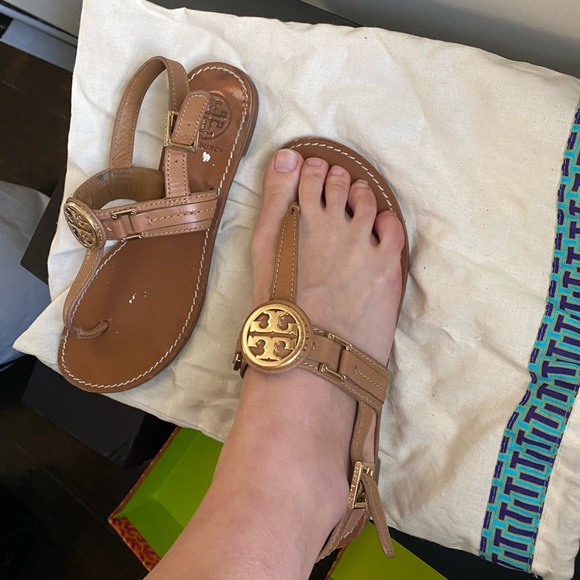 Tory Burch Claire Flat Thong Sandals with gold logo - Picture 4 of 4